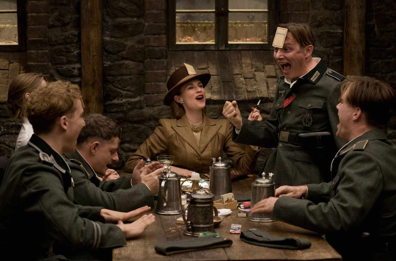 Una scena nella taverna di Bastardi senza gloria di Quentin Tarantino.